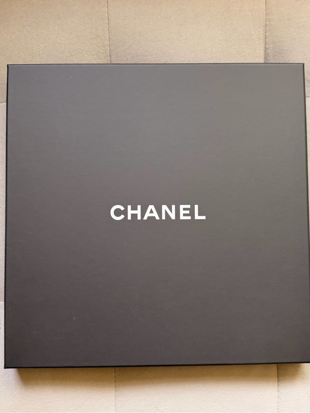 Chanel Box - flat square - Picture 2 of 3